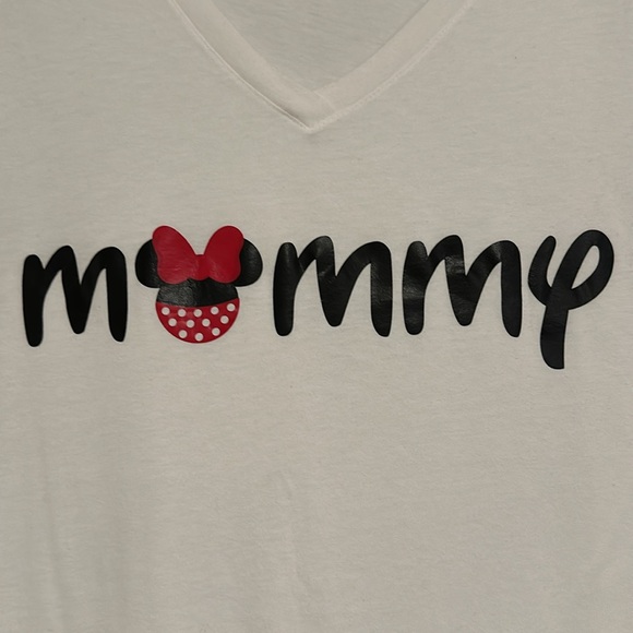 Disney “Mommy” 3X Women’s White V-Neck T-Shirt. - Picture 3 of 5
